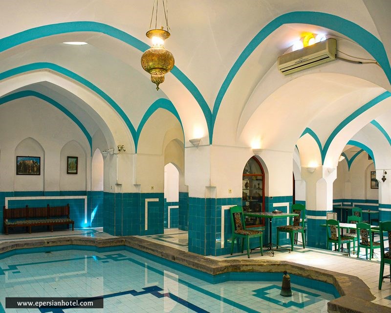 محوطه مرکزی حمام خان یزد